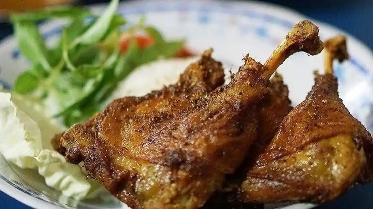 Bebek Goreng Mbak Ndut: Rahasia Rasa yang Menggoda di Jantung Cilacap